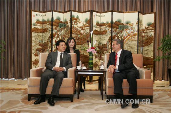 簽字儀式開始之前，雙方還深入交流了戰(zhàn)略合作的意愿和方向。
