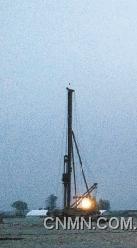 場地平整完畢，打樁機也已到位。.