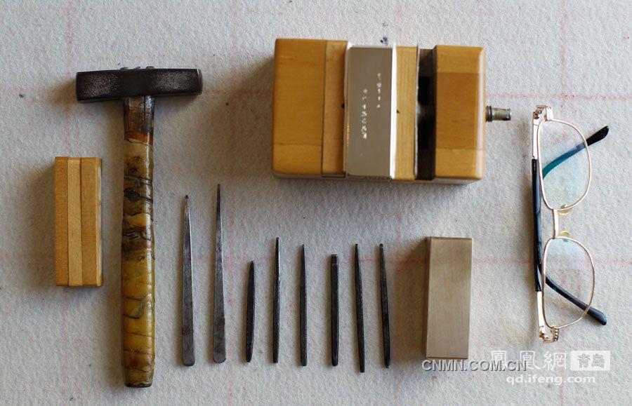 圖為：金屬篆刻所使用刀具。
