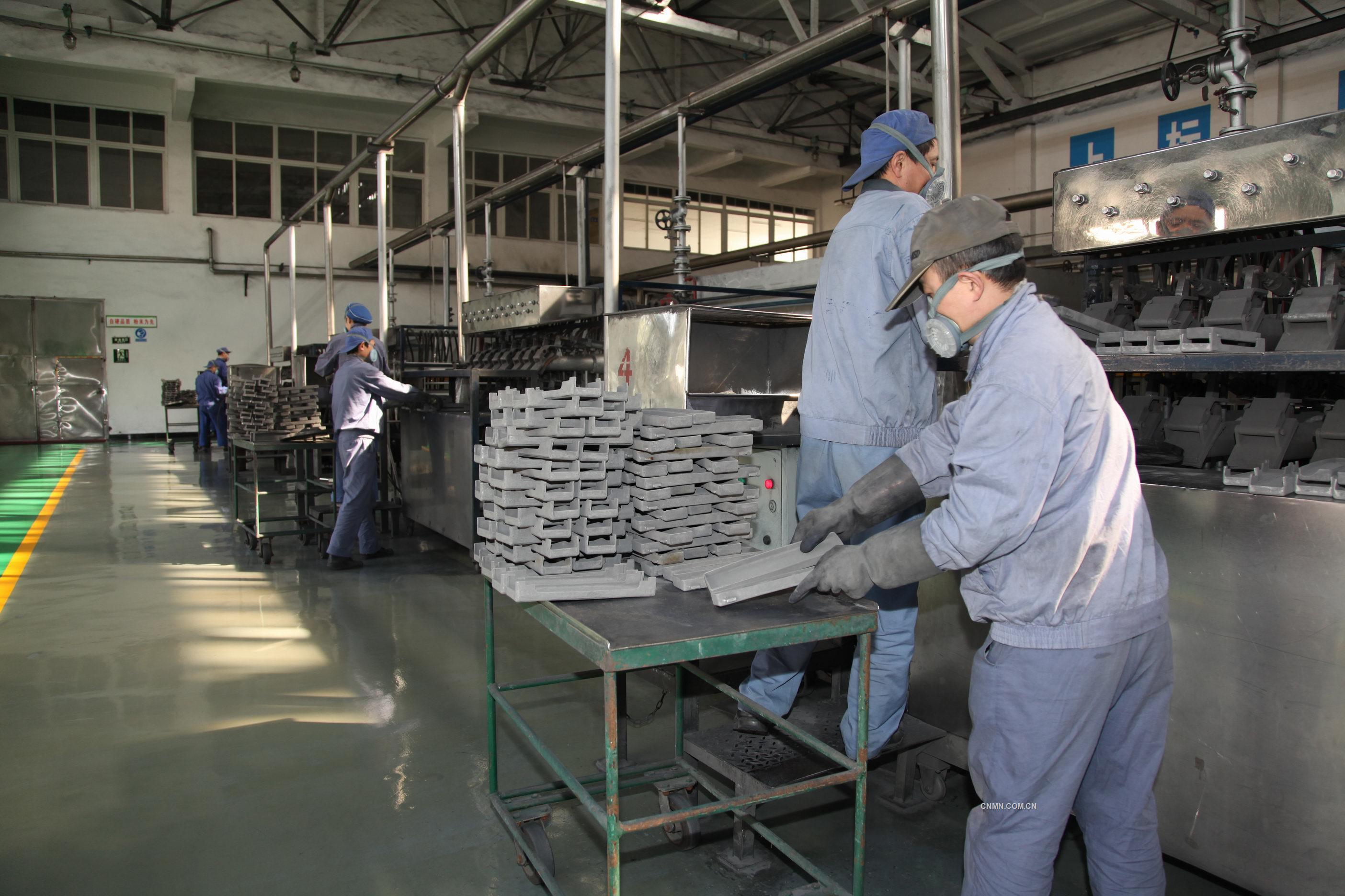 圖為自硬公司粉末分廠203工段還原崗位  李彥超攝