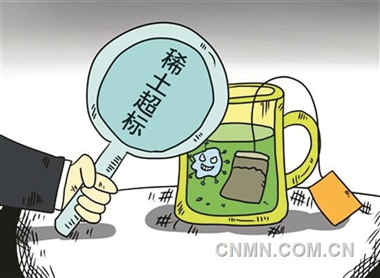 茶葉稀土標(biāo)準(zhǔn)或?qū)⑿薷? /></p>
<p> </p>
<p>　　近日，國家衛(wèi)計委食品司一行赴福建調(diào)研茶葉稀土標(biāo)準(zhǔn)修改案。茶葉稀土標(biāo)準(zhǔn)問題，多年來給福建茶業(yè)造成極大傷害，致使福建茶人在創(chuàng)業(yè)中處處遭遇憋屈。據(jù)與會的茶界人士介紹，國家衛(wèi)計委表示，將根據(jù)基礎(chǔ)研究和風(fēng)險評估結(jié)果，研究修訂稀土限量標(biāo)準(zhǔn)，不久后或?qū)⒊雠_新的稀土標(biāo)準(zhǔn)。<br />　　稀土標(biāo)準(zhǔn)是什么<br />　　據(jù)中國工程院院士、著名茶學(xué)專家陳宗懋介紹，稀土是原子序數(shù)從57-71的鑭系元素以及與鑭系元素性質(zhì)相似的釔、鈧，共17種元素，在自然界以氧化物或含氧酸鹽礦物形式存在。中國是稀土資源大國，占世界稀土資源41.36％。植物體內(nèi)稀土元素受土壤、氣候與物種等多方面影響?；◢弾r與片巖風(fēng)化形成的土壤中山核桃稀土含量2300mg/kg，普通土壤則為3mg/kg。茶樹對釔吸收較多，對鈰吸收較少。茶樹的不同位置，對稀土的吸收量也不同，一般來說，根＞莖＞老葉＞成熟葉＞葉柄＞芽頭，所以，以成熟葉和老葉為原料做成的茶葉，其稀土含量一般容易高于以芽頭做成的茶葉。<br />　　2005年我國衛(wèi)生部GB2762-2005《食品中污染物限量》，茶葉稀土標(biāo)準(zhǔn)為2mg/kg；2013年6月GB2762-2012正式實施，為審慎處置稀土限量問題，經(jīng)審議，暫不取消現(xiàn)行標(biāo)準(zhǔn)中稀土限量指標(biāo)。此后，國內(nèi)不少產(chǎn)茶區(qū)出現(xiàn)茶葉稀土超標(biāo)的嚴(yán)重現(xiàn)象，茶界多方呼吁。<br />　　稀土對人體影響有限<br />　　那么，稀土對人體的影響到底怎么樣呢？陳宗懋認(rèn)為，適量攝入稀土元素有益健康，稀土具有抗凝血、抗腫瘤、抗動脈硬化、消炎殺菌、治療燒傷等作用；而如果過量攝食稀土元素，則會損害大腦、加重肝腎負(fù)擔(dān)、損害免疫功能、影響女性生殖功能、損害心臟功能，引起血液成分變化、輻射及引發(fā)多種急性中毒現(xiàn)象等。盡管稀土有好壞兩方面作用，但國際食品法典委員會CAC、澳大利亞、新西蘭、日本、美國和我國臺灣地區(qū)都未規(guī)定食品中稀土元素管理要求。<br />　　陳宗懋曾進(jìn)行了專門的實驗。他說，每天每人最大飲茶量13克，茶葉中稀土最大含量13.8mg/kg，浸出率按烏龍茶泡茶時的最大浸出率62%，那么，人一天通過飲茶而攝入的稀土量最大值為128.34微克，僅占每天允許攝入量的0.84%—2.25%。按照WHO的規(guī)定，凡攝入量低于規(guī)定值的5%以下，對該化合物的評價為安全的。<br />　　稀土標(biāo)準(zhǔn)或?qū)⒏淖?br />　　這些年，國內(nèi)專家對稀土標(biāo)準(zhǔn)的存與廢以及什么樣的標(biāo)準(zhǔn)比較合理的爭議就一直沒有停止過。<br />　　近日，國家衛(wèi)計委食品司一行赴福建調(diào)研茶葉稀土標(biāo)準(zhǔn)修改案。在福州和安溪，調(diào)研會上，有關(guān)專家和茶企慷慨陳詞，認(rèn)為茶葉稀土標(biāo)準(zhǔn)的不合理，給茶企帶來極大傷害。<br />　　關(guān)于茶葉中稀土等污染物限量問題，國家衛(wèi)計委表示，2013年，已委托國家食品安全風(fēng)險評估中心開展稀土相關(guān)研究工作。目前已經(jīng)完成了部分工作，下一步將繼續(xù)深入研究。國家衛(wèi)計委將根據(jù)基礎(chǔ)研究和風(fēng)險評估結(jié)果，研究修訂稀土限量標(biāo)準(zhǔn)。</p> </div>
                    <p class=