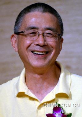 張頌?zāi)? /></p>
<p> 張頌?zāi)?nbsp; (1942.6—)浙江富陽(yáng)人。擅長(zhǎng)油畫。1964年結(jié)業(yè)于中央美術(shù)學(xué)院油畫系本科。“文革”期間就職于北京市朝陽(yáng)區(qū)文化館。1978年考入中央美術(shù)學(xué)院油畫系研究生，畢業(yè)后留校任教，壁畫系副教授，曾擔(dān)任中央美術(shù)學(xué)院院長(zhǎng)助理，因視繪畫為生命，主動(dòng)放棄仕途，專心作畫。1984年到法國(guó)巴黎國(guó)立高等美術(shù)學(xué)院進(jìn)修?，F(xiàn)旅居加拿大。</p>
<p> </p> </div>
                    <p class=