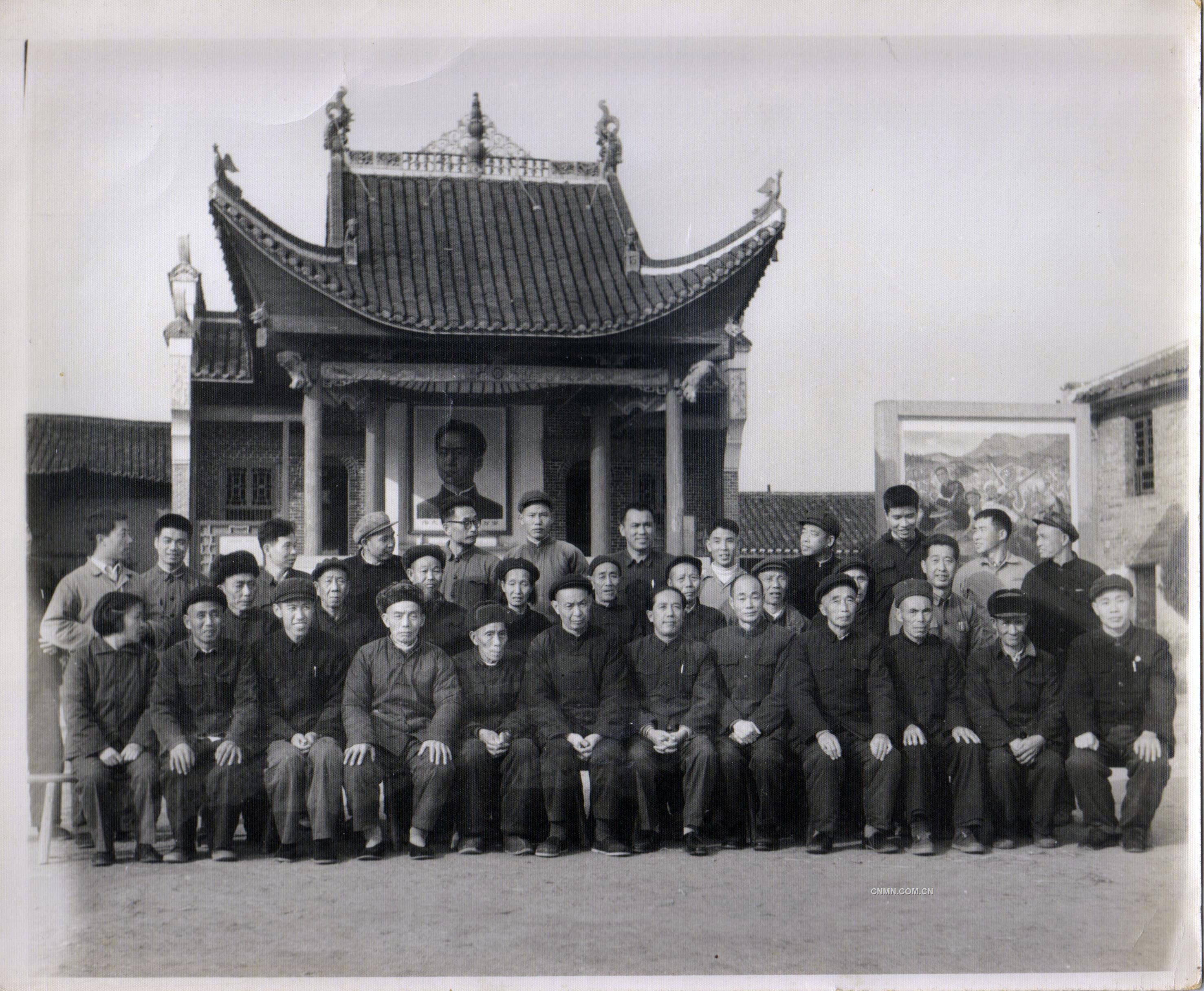 1973年，劉亞球參加水口山早期革命斗爭的老同志座談會（前排左六）
