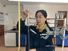 奏響化驗(yàn)人生的精彩華章——記中鋁山東企業(yè)2024年度勞動(dòng)模范山鋁環(huán)境新材料公司宋麗娜